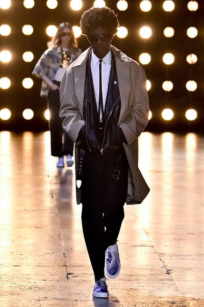 Look 49
